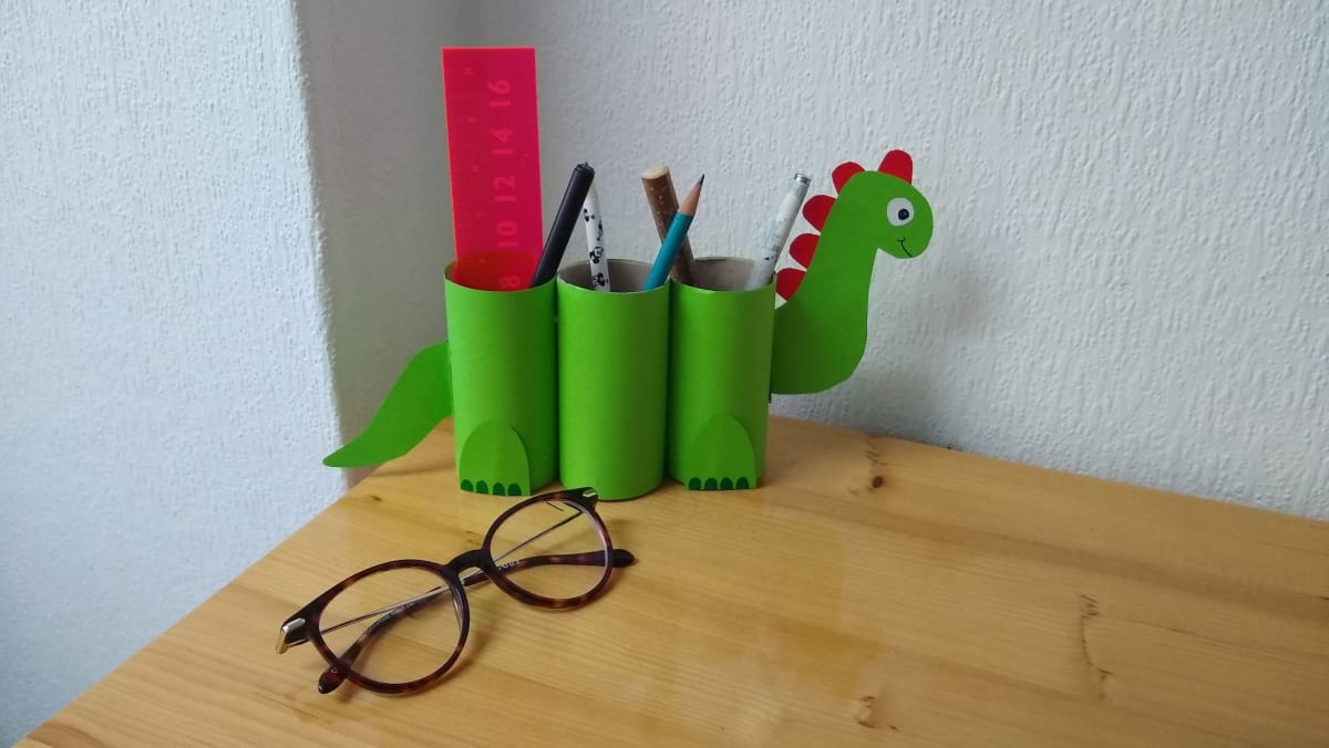 Create At Home: Dinosaur Pen Pot